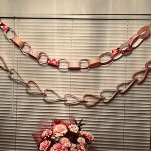 Valentine’s Day Pink and White Paper Chain Garland